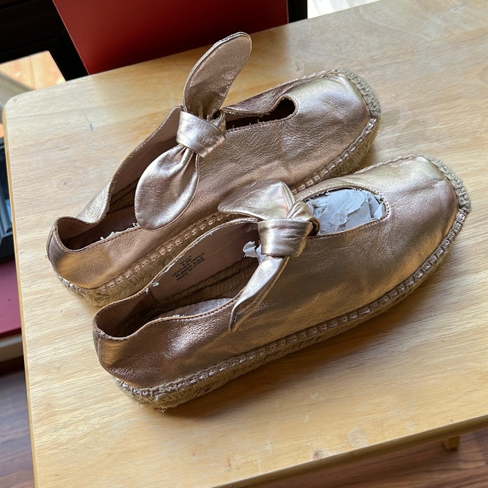 Bernardo Shoes Size 8.5 Orange metallic